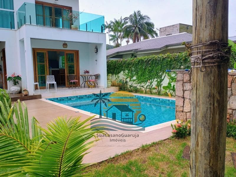 Casa à venda no bairro Guaiúba em Guarujá/SP
