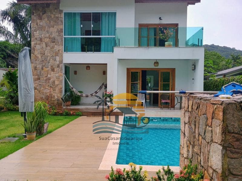 Casa à venda no bairro Guaiúba em Guarujá/SP
