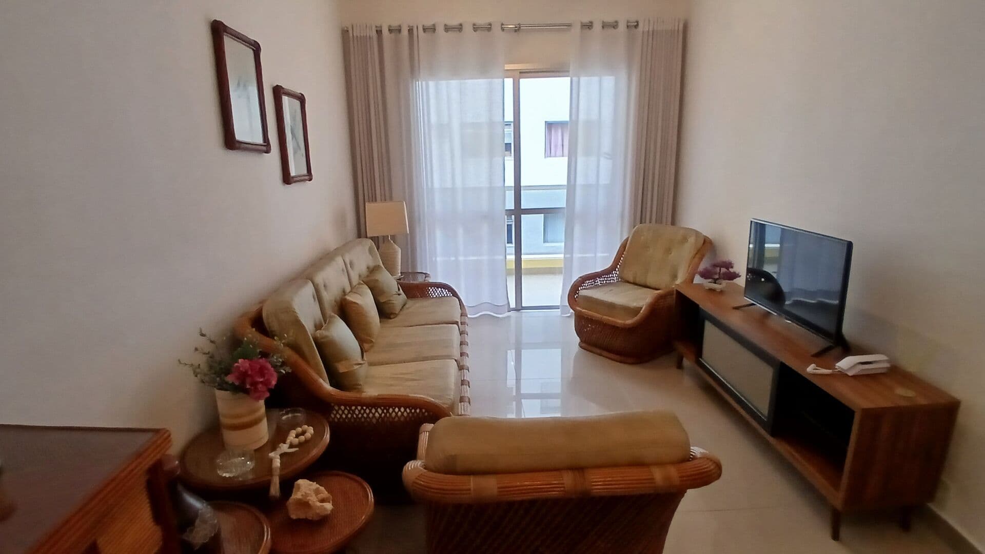 Apartamento venda 2 dormitorios 70 m2 1 vaga 2 banheiros bairro Balnerario Cidade Atlantica guaruja