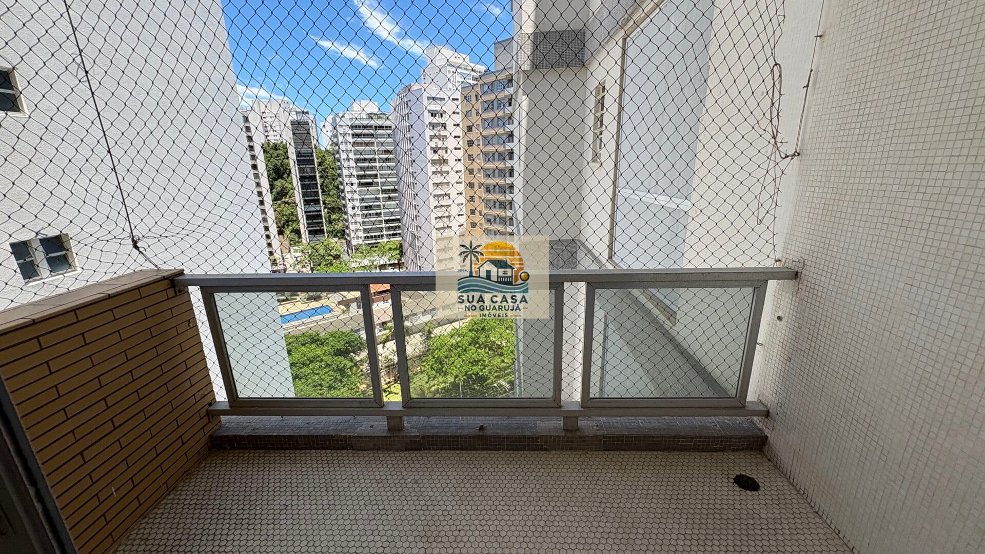 Apartamento Frente Mar no Guarujá – 3 Dormitórios, 1 Suíte, Sacada e 50m da Praia