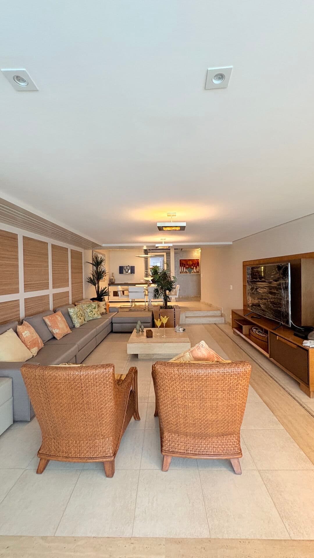 Apartamento venda 3 dormitorios 3 suites 2 vagas 180 m2 frente mar pitangueiras guaruja