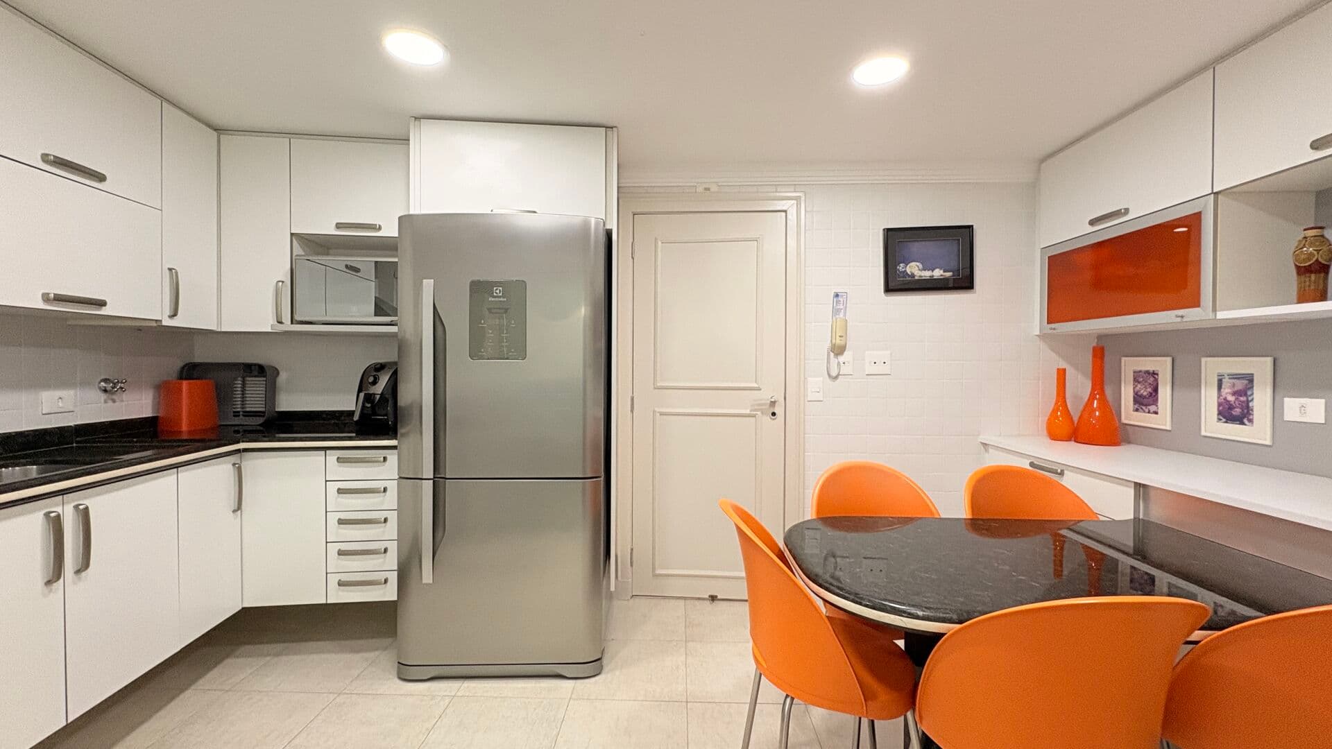 Apartamento venda 3 dormitorios 3 suites 2 vagas 180 m2 frente mar pitangueiras guaruja