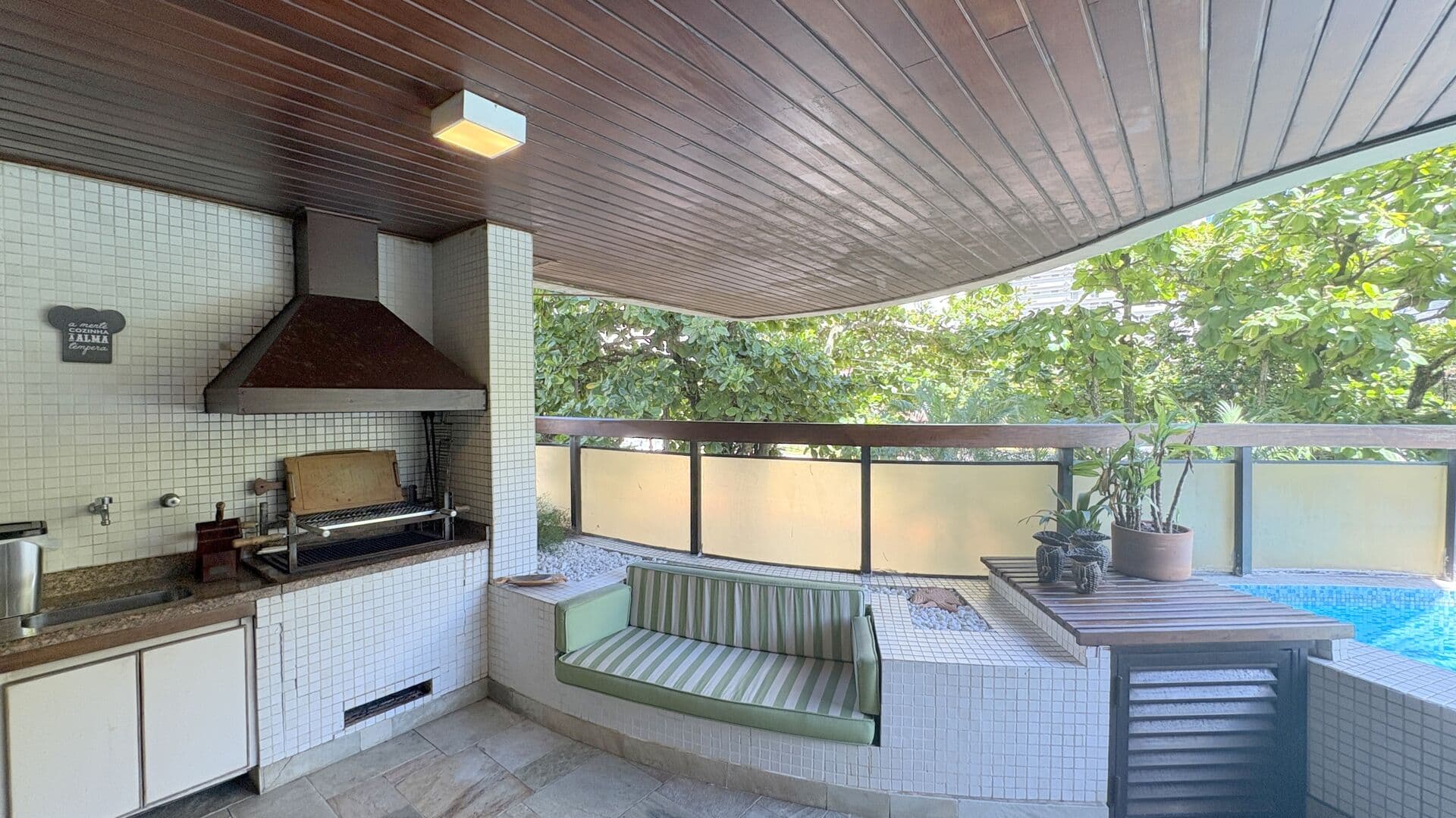 Apartamento à Venda nas Pitangueiras – Guarujá | 3 dormitorios Piscina | Privativa + Ideal para Airbnb