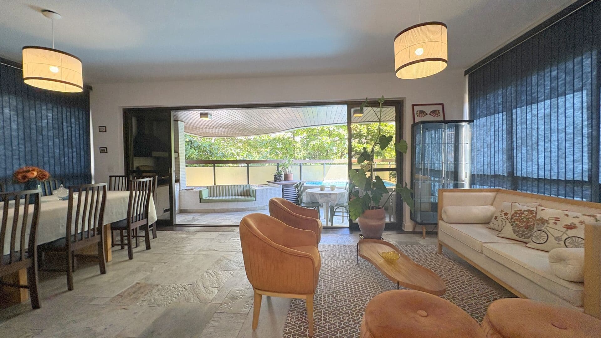 Apartamento à Venda nas Pitangueiras – Guarujá | 3 dormitorios Piscina | Privativa + Ideal para Airbnb