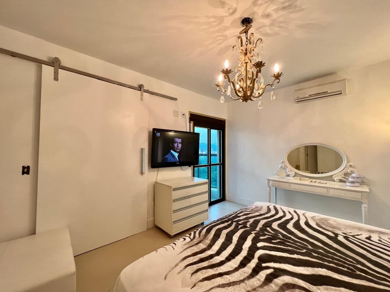 Apartamento à Venda no Condomínio Tortugas | 4 Suítes e Vista Mar – Guarujá