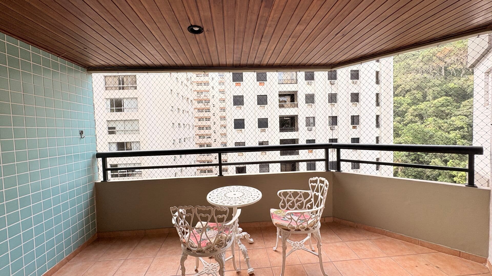 Apartamento à venda 3 dormitorios 1 suite 2 vagas lazer no bairro Pitangueiras em Guarujá/SP
