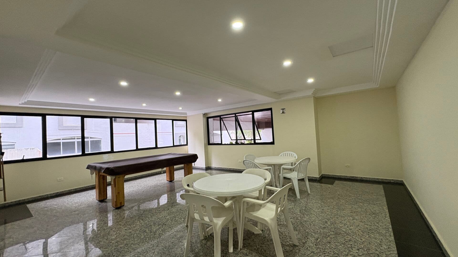 Apartamento à venda 3 dormitorios 1 suite 2 vagas lazer no bairro Pitangueiras em Guarujá/SP