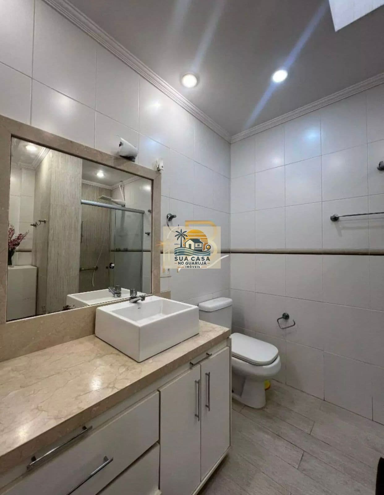 Cobertura à Venda na Praia da Enseada Guarujá – 3 Dormitórios, Piscina Privativa e Preço Reduzido