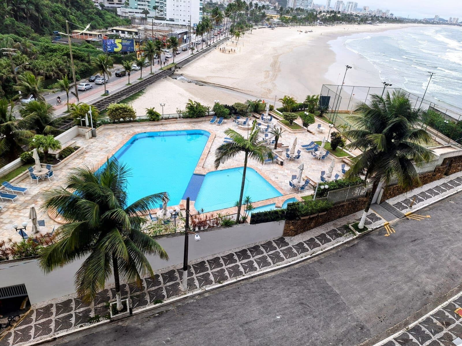 Apartamento de Frente para o Mar no Guarujá | 3 Quartos, Lazer Clube, Praia das Pitangueiras | Edifício Barra Mar