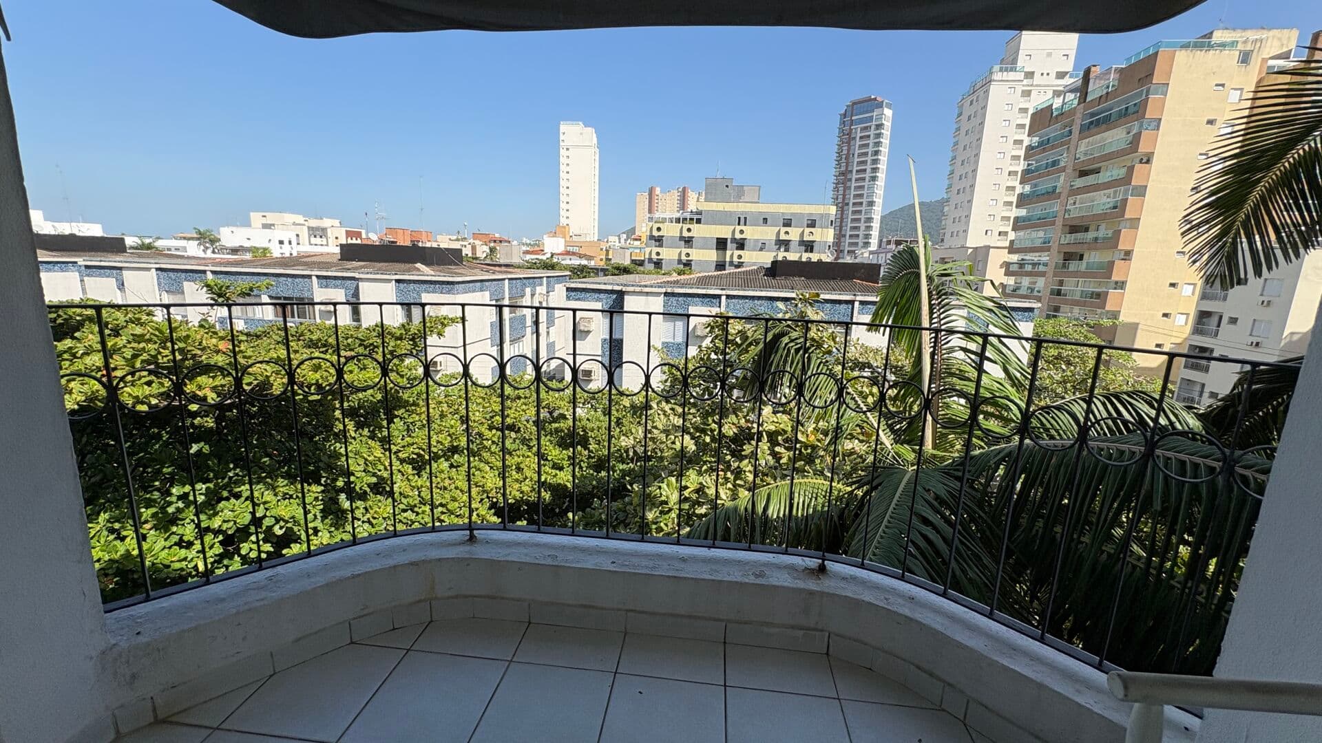 Apartamento à Venda na Praia da Enseada Guarujá com 3 Dormitórios, Lazer Completo e 250m do Mar