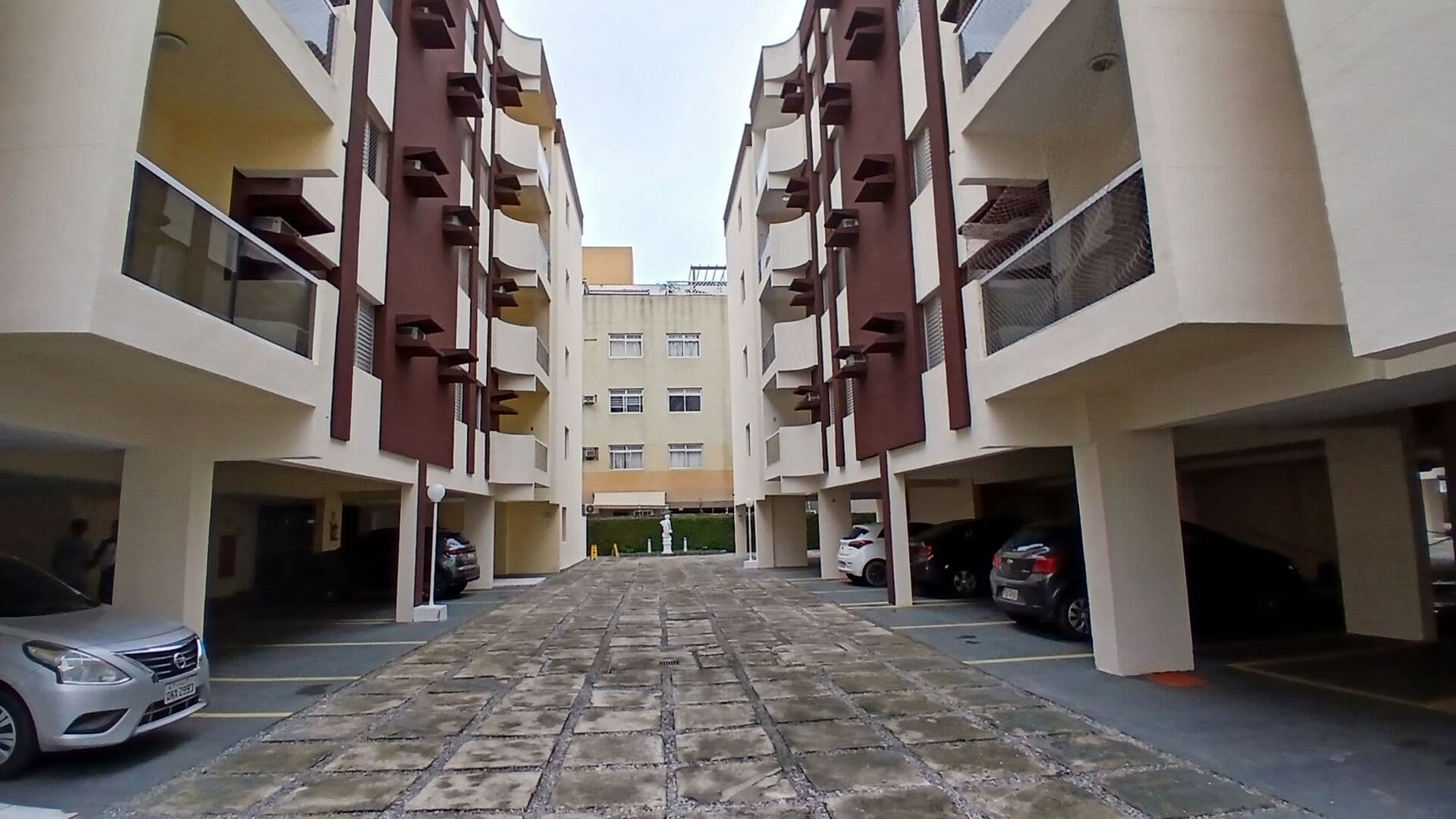 Apartamento à Venda na Praia da Enseada – 3 Quartos, 75 m², 2 Banheiros e 1 Vaga