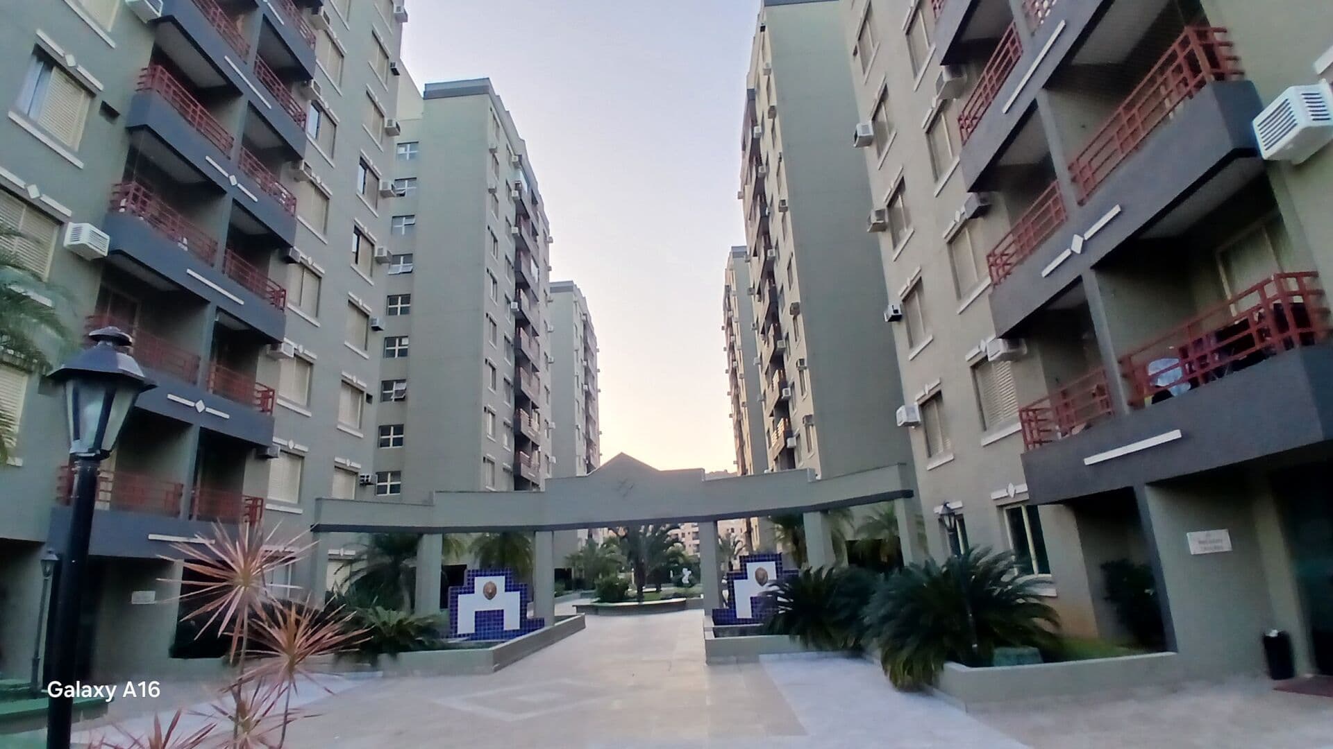 Apartamento locação anual 2 dormitorios 1 vaga praia da enseada guaruja
